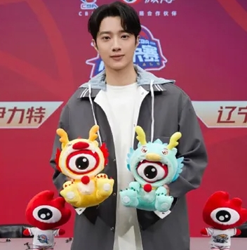 才剛退演藝圈！23歲男星「私自代表台灣」去國台辦　網友氣炸：「你憑什麼」