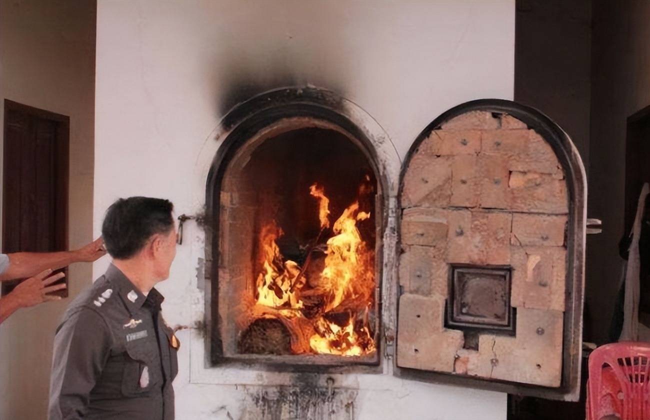 爸爸走得太突然「大體暫放殯儀館」 女兒隔天道別「一掀開懵了」氣炸報警