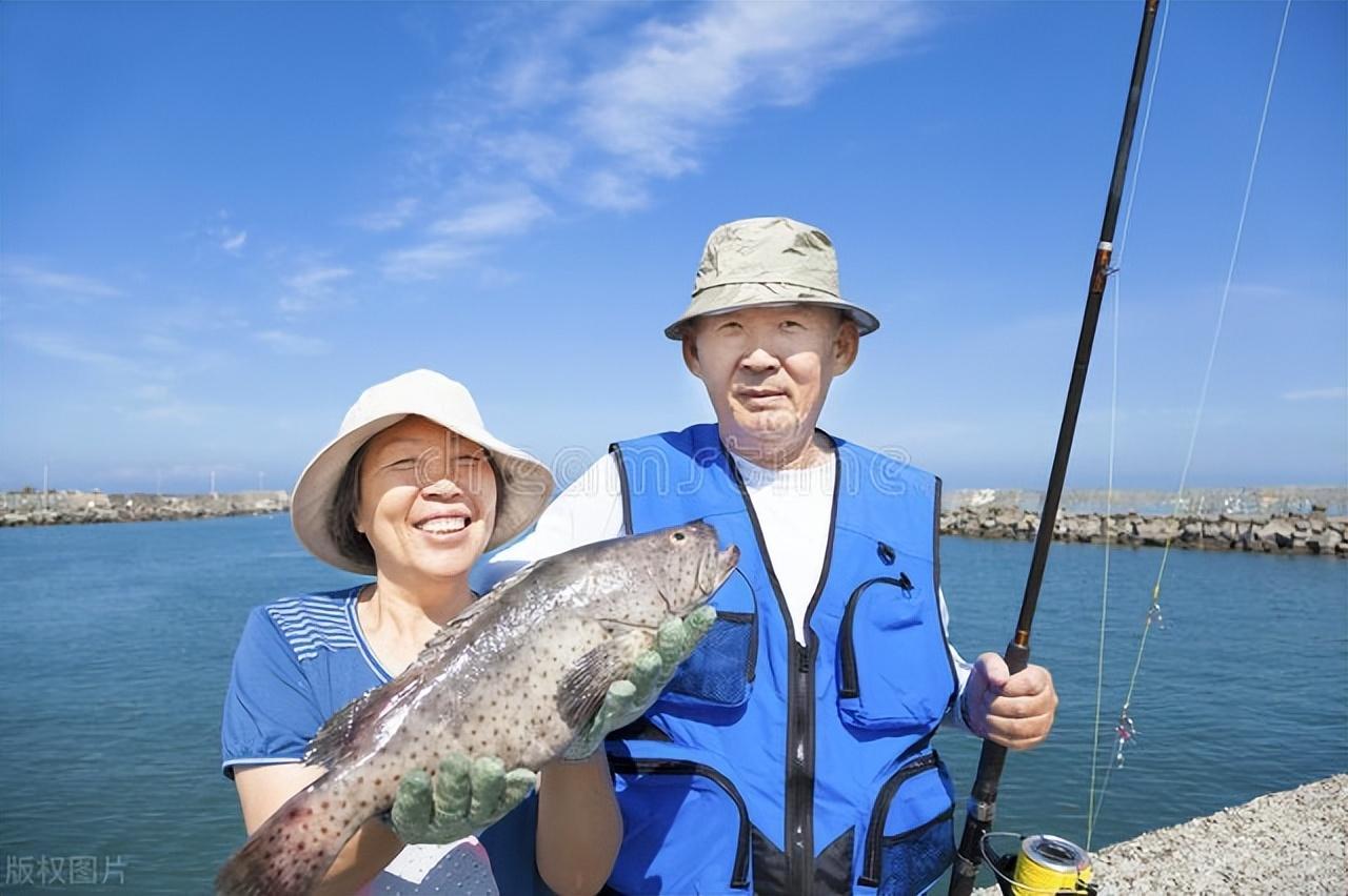 大伯喪妻喪女！大伯照顧懷孕侄媳「每天卻神秘外出」，侄媳偷偷跟隨才發現原因