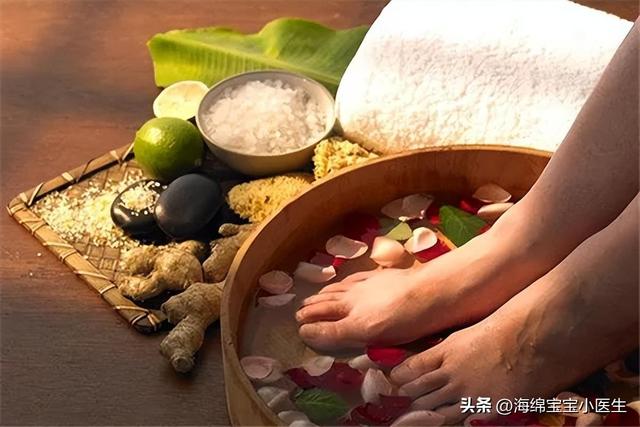 天冷泡腳很養生?59歲老人「泡到一半竟喪命」 醫責怪太無知「犯了三個錯」