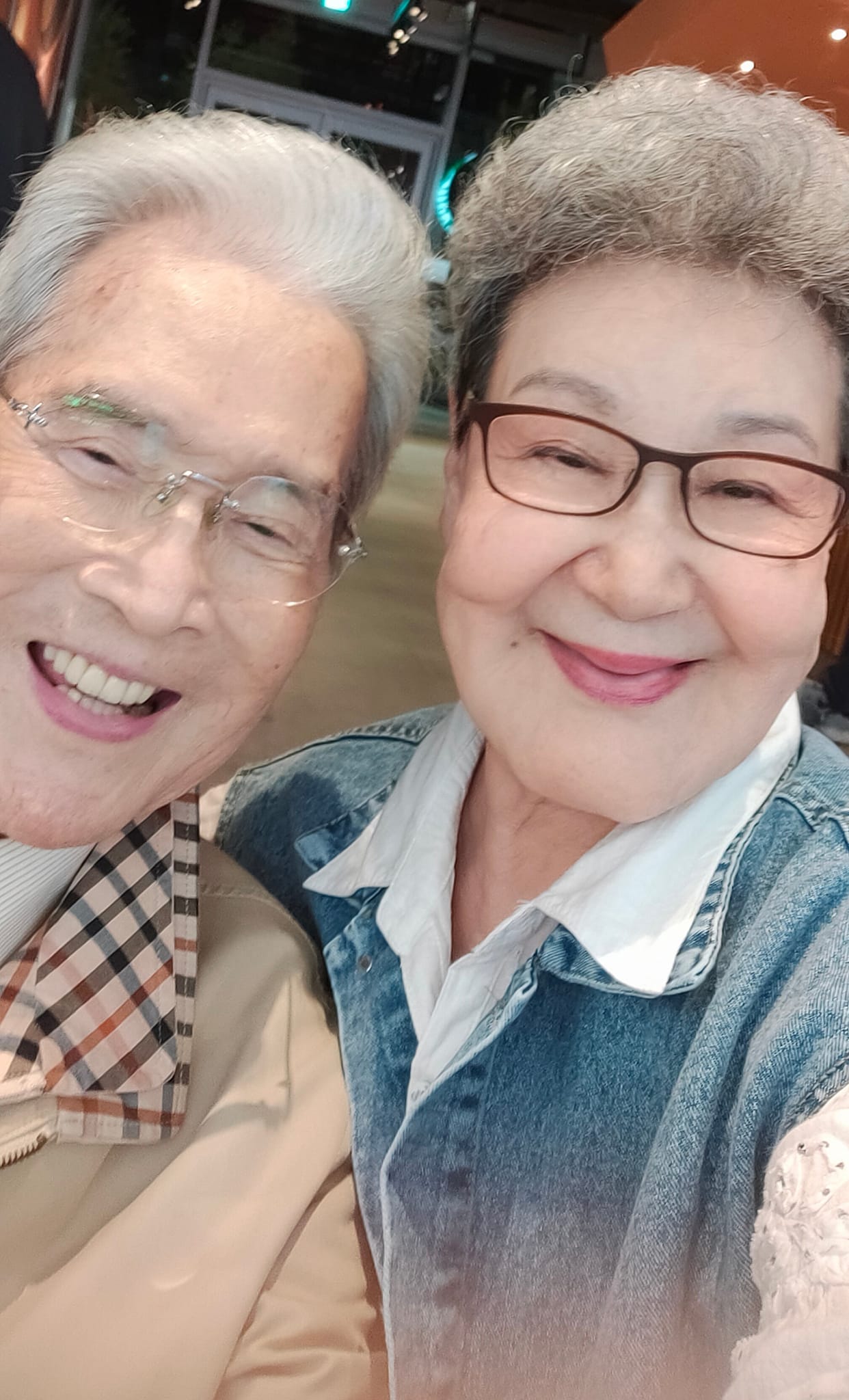 50多年演藝人生落幕！本土劇一哥「年輕帥照首曝」完勝韓國歐爸　「和太太是高顏值夫妻」是演藝圈楷模