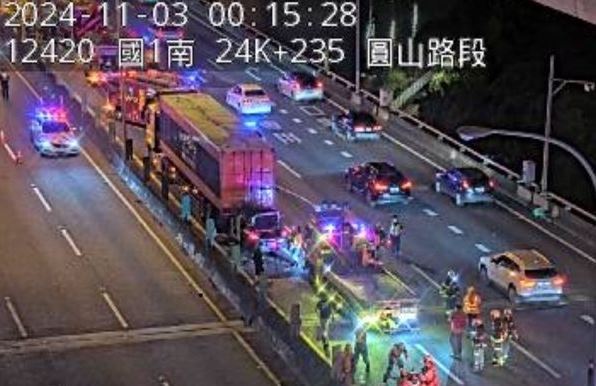 國道一號「深夜追撞車禍」整輛賓士變廢鐵　男駕駛困車內「當場無呼吸心跳」送醫後續曝光
