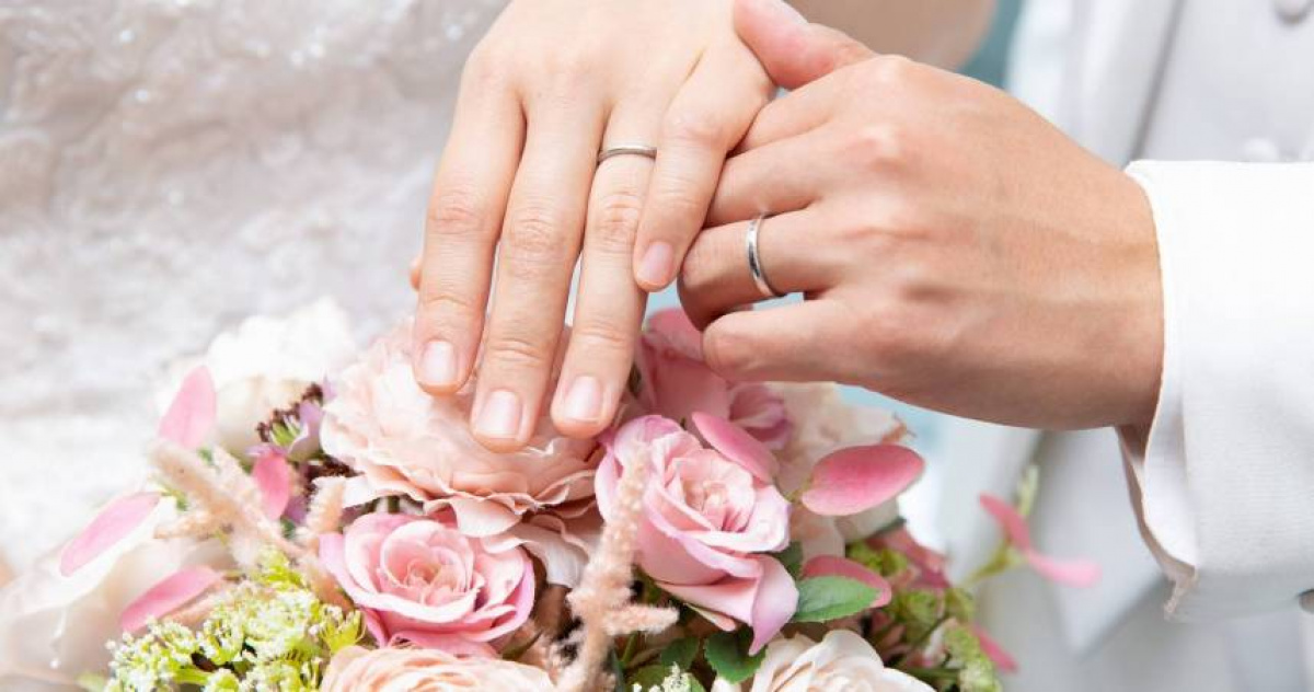 從來沒聽過！女友要求結婚前「先花44萬燒婚床」　他疑惑掏錢後「警察卻找上門了」
