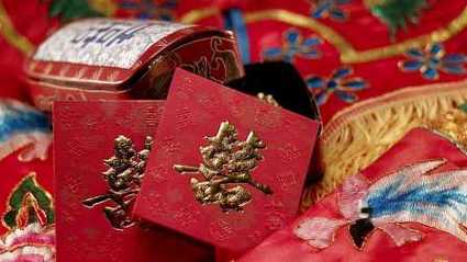 從來沒聽過！女友要求結婚前「先花44萬燒婚床」　他疑惑掏錢後「警察卻找上門了」