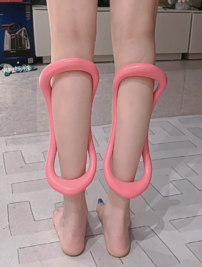 他搭公車看到「前面女孩小腿上有怪東西」　本來以為是衣服「湊近一看卻嚇壞」