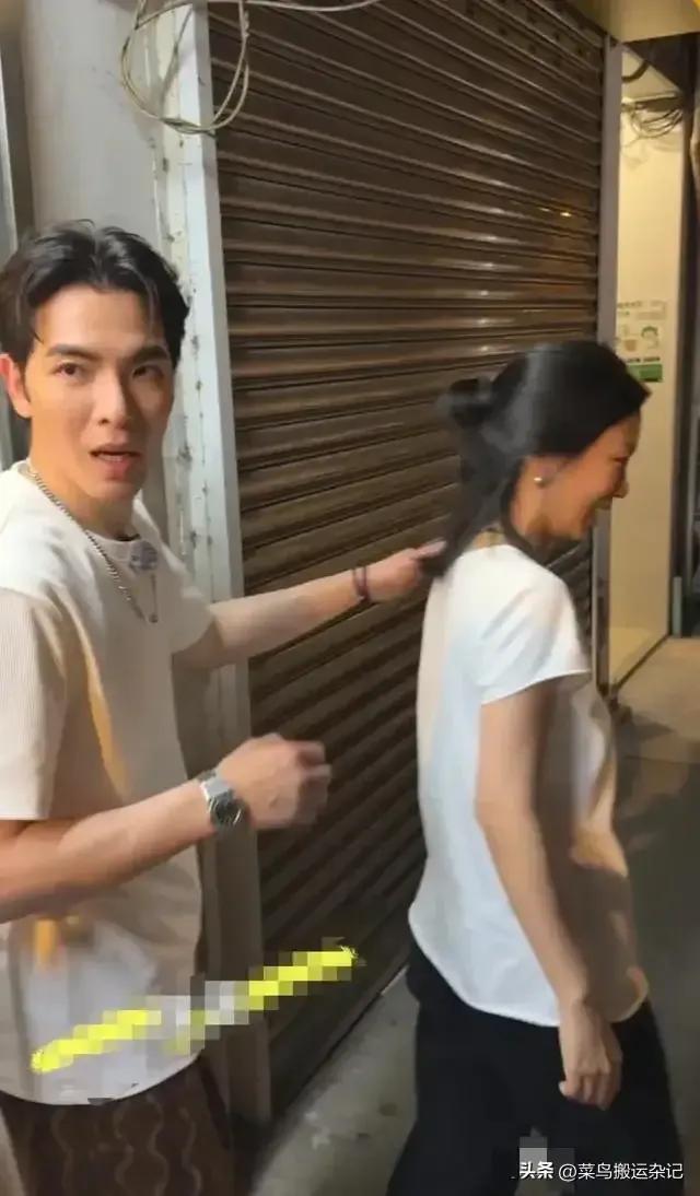 剛辦世紀婚禮！澳門偶遇「天王甜牽新婚妻」　女方素顏「畫面引熱議」