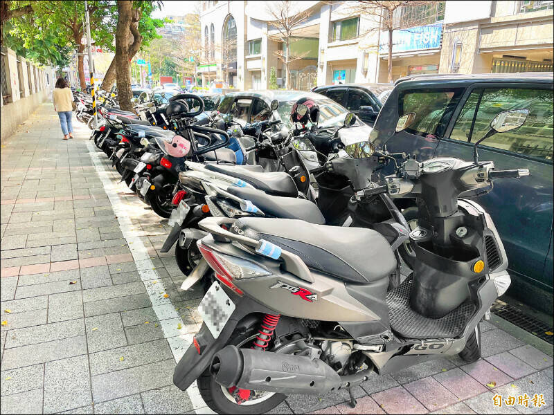 機車族注意!騎士少做一事「慘被開罰單」噴3600元 驚呼「以為汽車才需要」網友不挺:被罰很正常