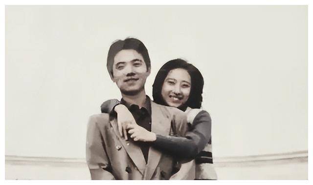新婚夫妻坐火車！她好心「塞一把花生」給隔壁乘客　救下全車廂人性命