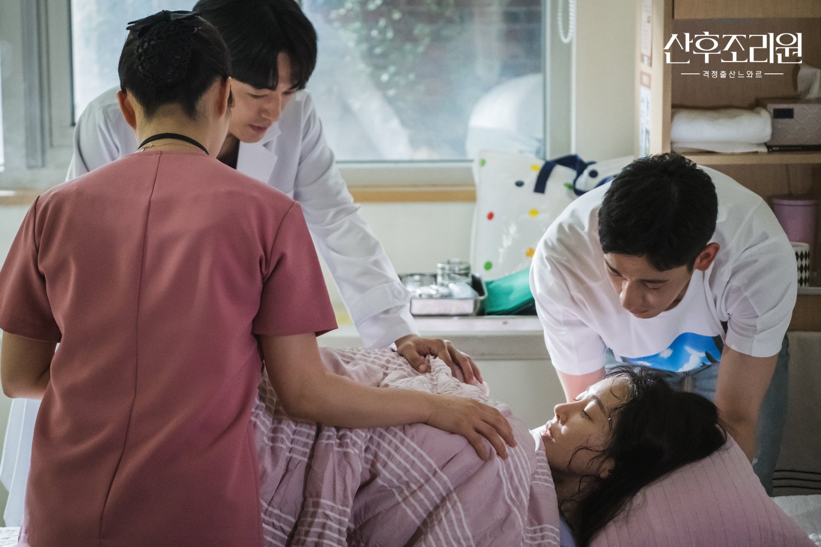 半夜突然落紅！體諒老公睏「我忍到早上才去醫院」　結果生不出來「他堅持不讓我剖腹產」生完我笑了