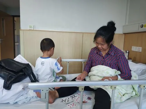 去買孫子愛吃的路上出車禍！兒子趕來卻冷回：「全家人不工作都陪你，我小孩不用養了嗎？」