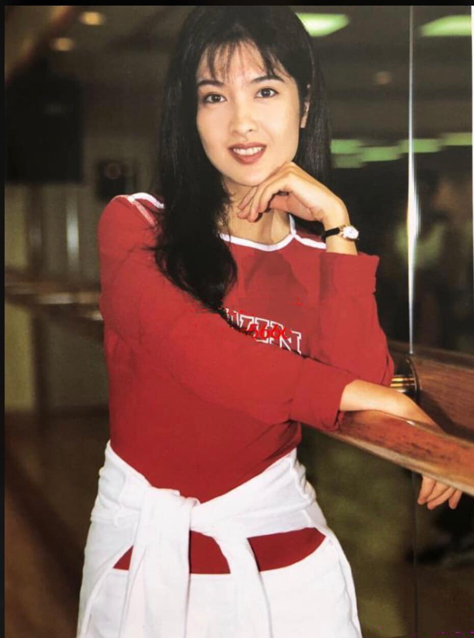 57歲凍齡女神「驚喜曬童年照」震撼全網　精緻五官「從小美到大」讚嘆：吃防腐劑長大