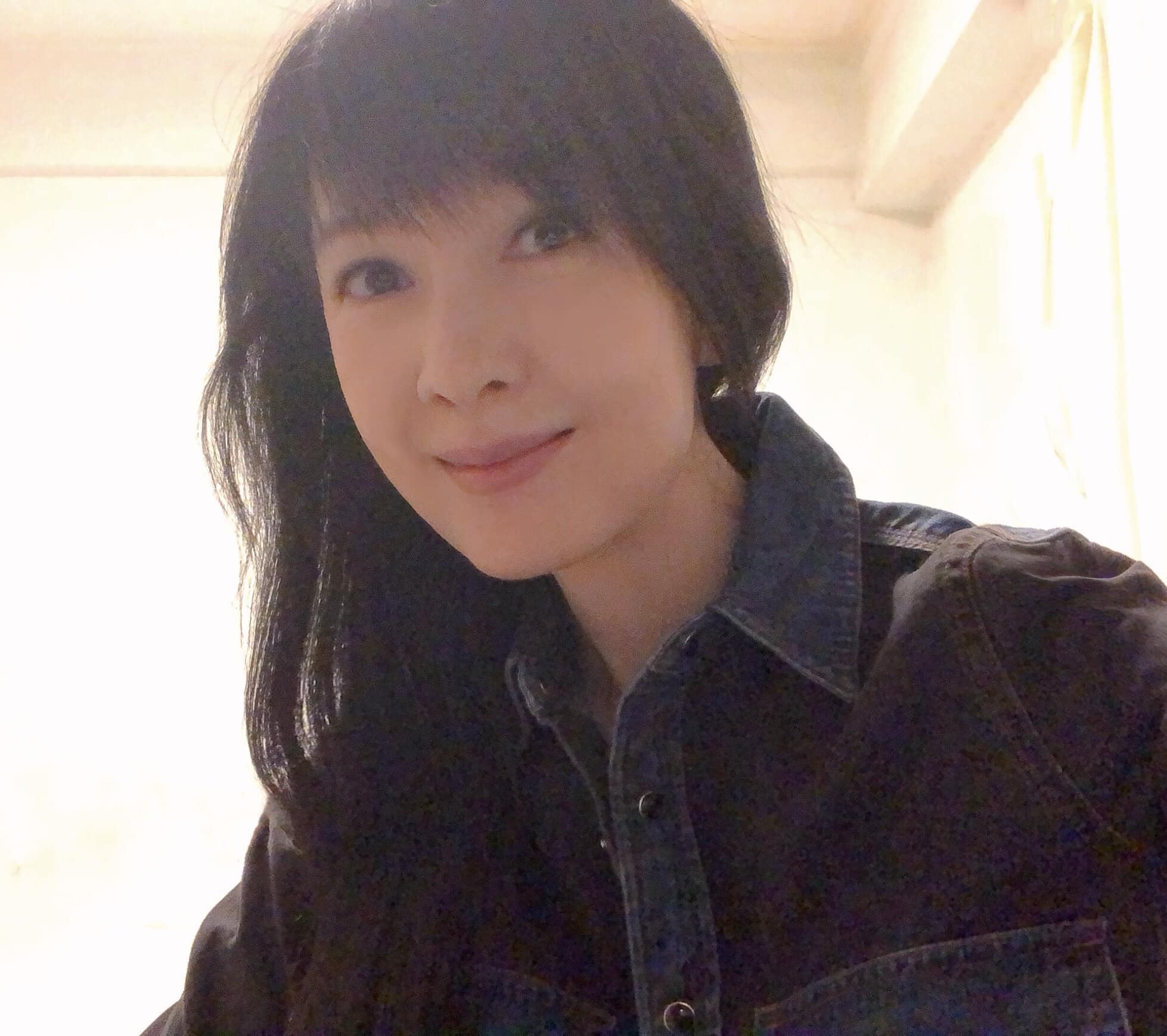 57歲凍齡女神「驚喜曬童年照」震撼全網　精緻五官「從小美到大」讚嘆：吃防腐劑長大
