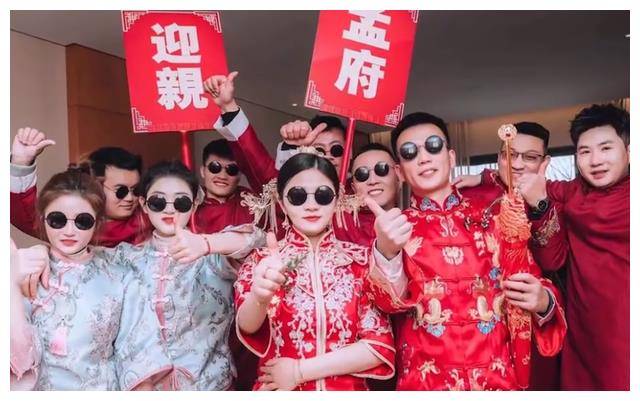 媳婦新婚第二天「被婆婆叫醒掃地」，原本很委屈「轉頭看到地上一幕」瞬間笑喊：我願意