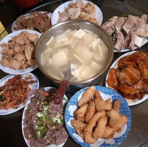 遇到好公公!每天每餐親自下廚「準時送上8菜1湯」吃有夠撐 網友一看愣「還不快逃家」