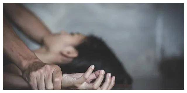 22歲女大生「亂丟衛生棉」竟引發一樁命案！55歲男教授「被判13年」自首後悔痛哭