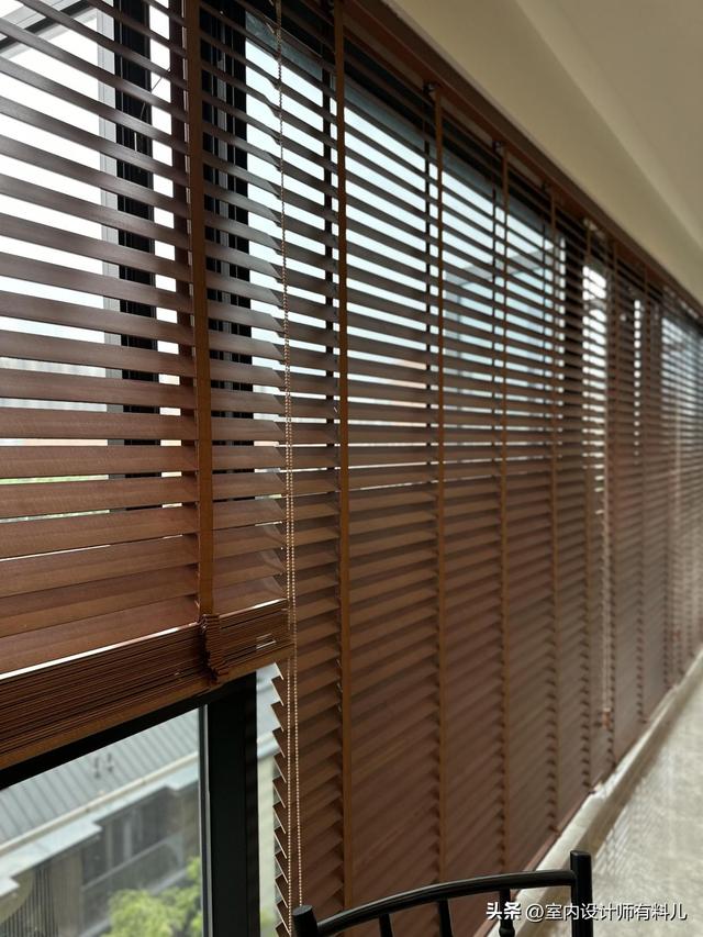 越來越多人不裝窗簾了!學學「現在的流行做法」:省錢實用又好看