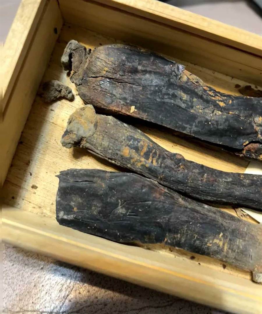 第一次去男朋友家！帶高貴禮品拜訪「男友媽回贈木頭盒子」　老媽打開一看「卻要求別嫁了」