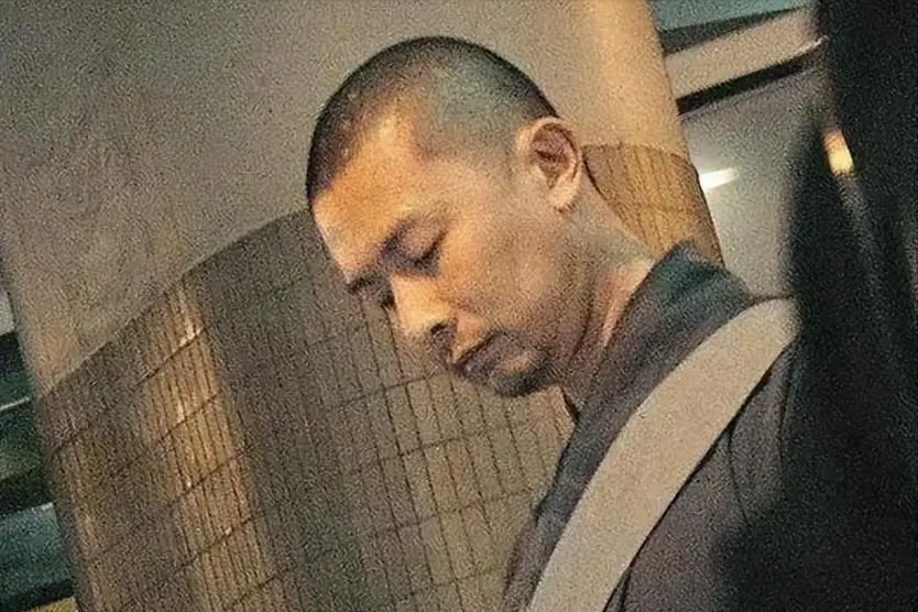 曾是當紅小生！​一晚輸1億後「他放棄267億家產」皈依佛門　剃度出家：從此脫離紅塵俗世