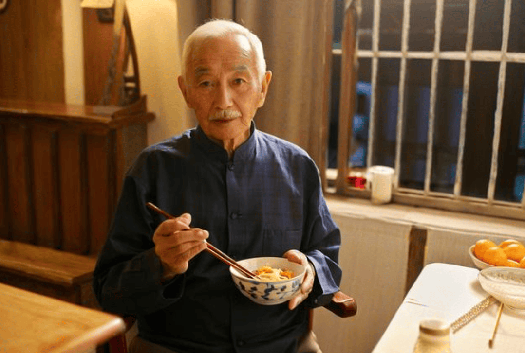 長壽秘訣藏在嘴唇？醫生揭密：健康長壽者的嘴唇竟有這「4大特徵」