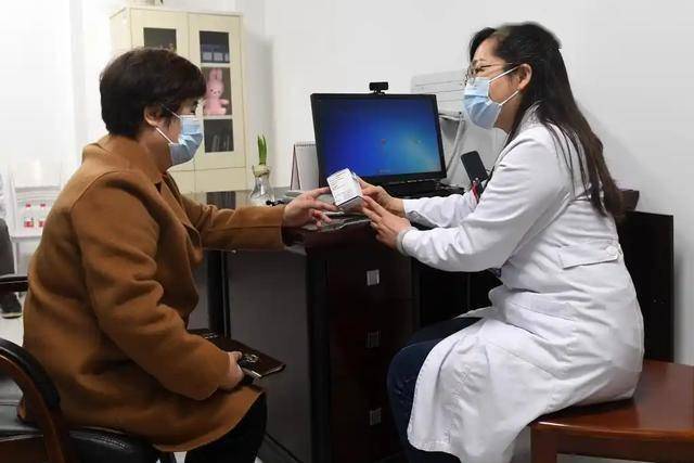 64歲阿公「高血壓併發症」去世！醫生提醒：長期吃降壓藥　冬季「做好4件事」血壓更穩定
