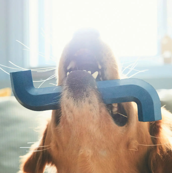 逛IKEA看到「超巨大藍色扳手」好奇到底鎖什麼　仔細一看「發現意外用途」：真的沒想過