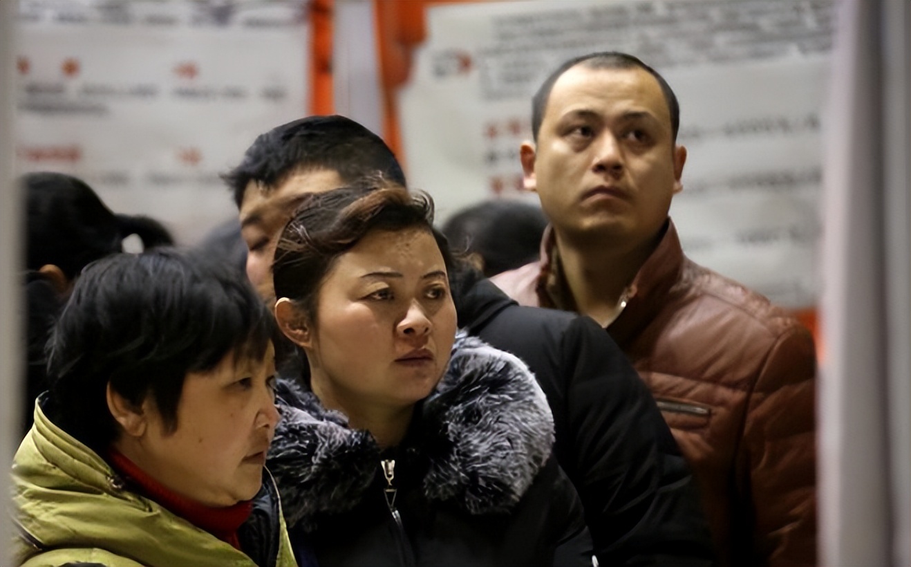 父親手術住院！我辭職照顧「順手幫了隔壁床老人」　不久後「他兒子上門一舉動」改寫了我的人生