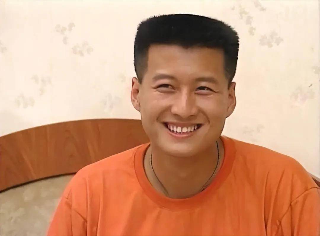 62歲電視小生「開麵館謀生」親自端盤子！昔日帥哥「老到不敢認」網驚唏噓