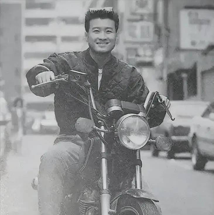 62歲電視小生「開麵館謀生」親自端盤子！昔日帥哥「老到不敢認」網驚唏噓