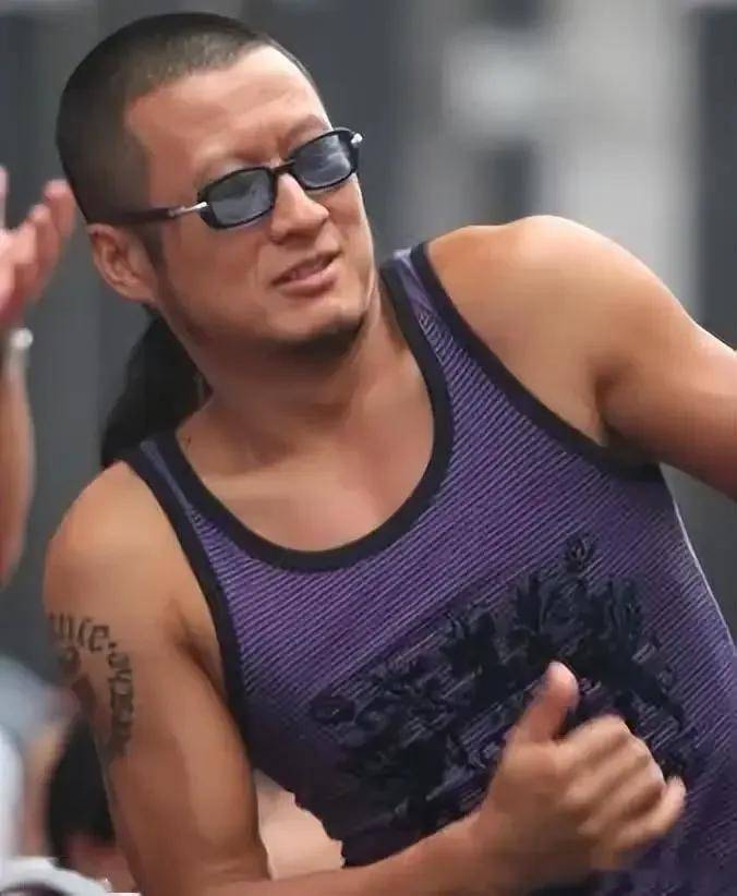 62歲電視小生「開麵館謀生」親自端盤子！昔日帥哥「老到不敢認」網驚唏噓