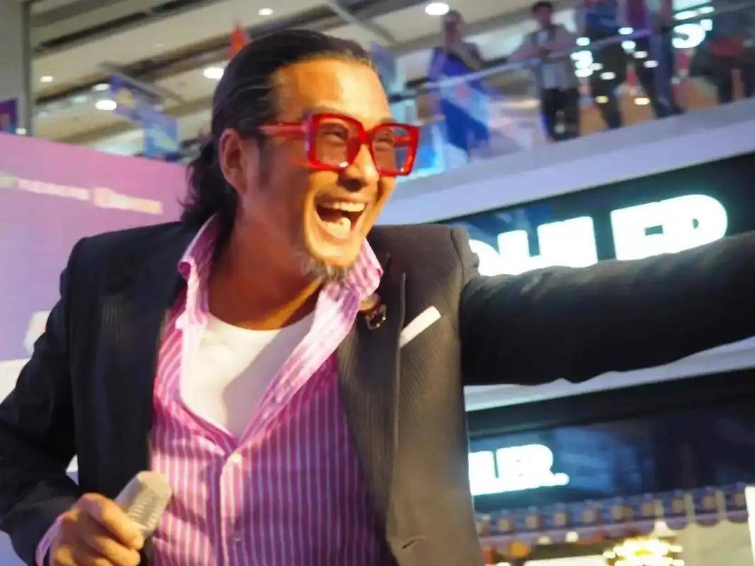 62歲電視小生「開麵館謀生」親自端盤子！昔日帥哥「老到不敢認」網驚唏噓