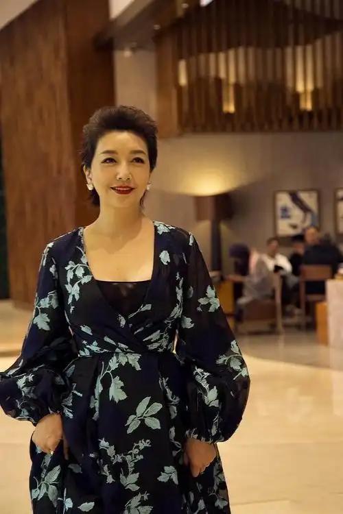 和明星妻子離婚後！專註事業「12年不談戀愛」　卻在51歲時「娶小16歲富婆」再度爆紅