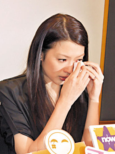 16歲成人間尤物！四年間「換過19個男人」偷吃當場被抓　如今收心「嫁演員老公」近況曝光