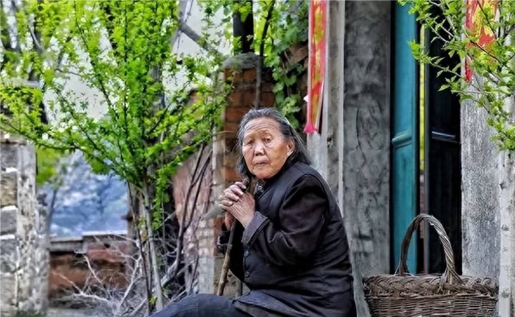 公公養情人15年！婆婆「堅決不離婚」我心疼又不解　公公去世後「婆婆坦白原因」才知我想得太簡單