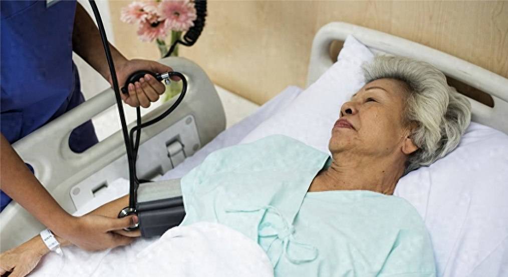 公公養情人15年！婆婆「堅決不離婚」我心疼又不解　公公去世後「婆婆坦白原因」才知我想得太簡單