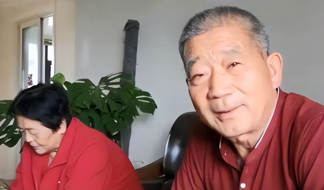 兒女早已長大成家！67歲意外懷孕「執意生下三胎」　6年過後「近況曝光」遭網友怒批：害苦孩子