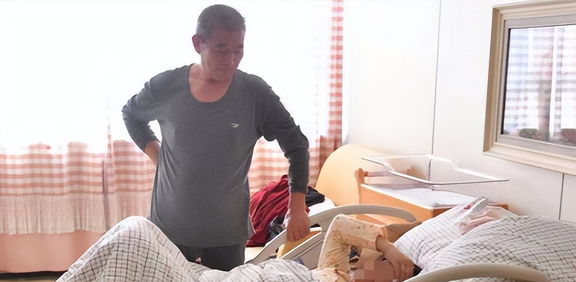 兒女早已長大成家！67歲意外懷孕「執意生下三胎」　6年過後「近況曝光」遭網友怒批：害苦孩子