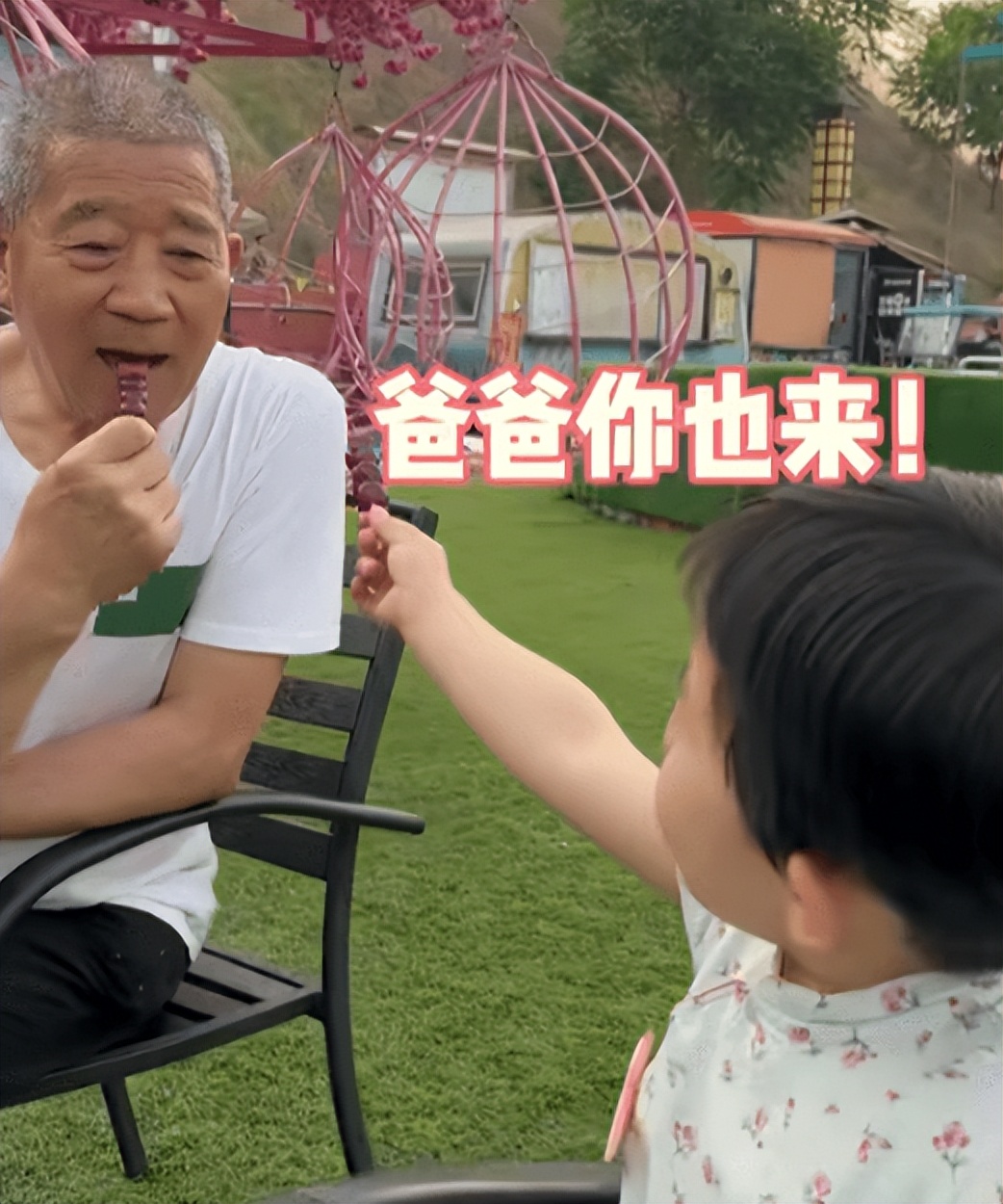 兒女早已長大成家！67歲意外懷孕「執意生下三胎」　6年過後「近況曝光」遭網友怒批：害苦孩子