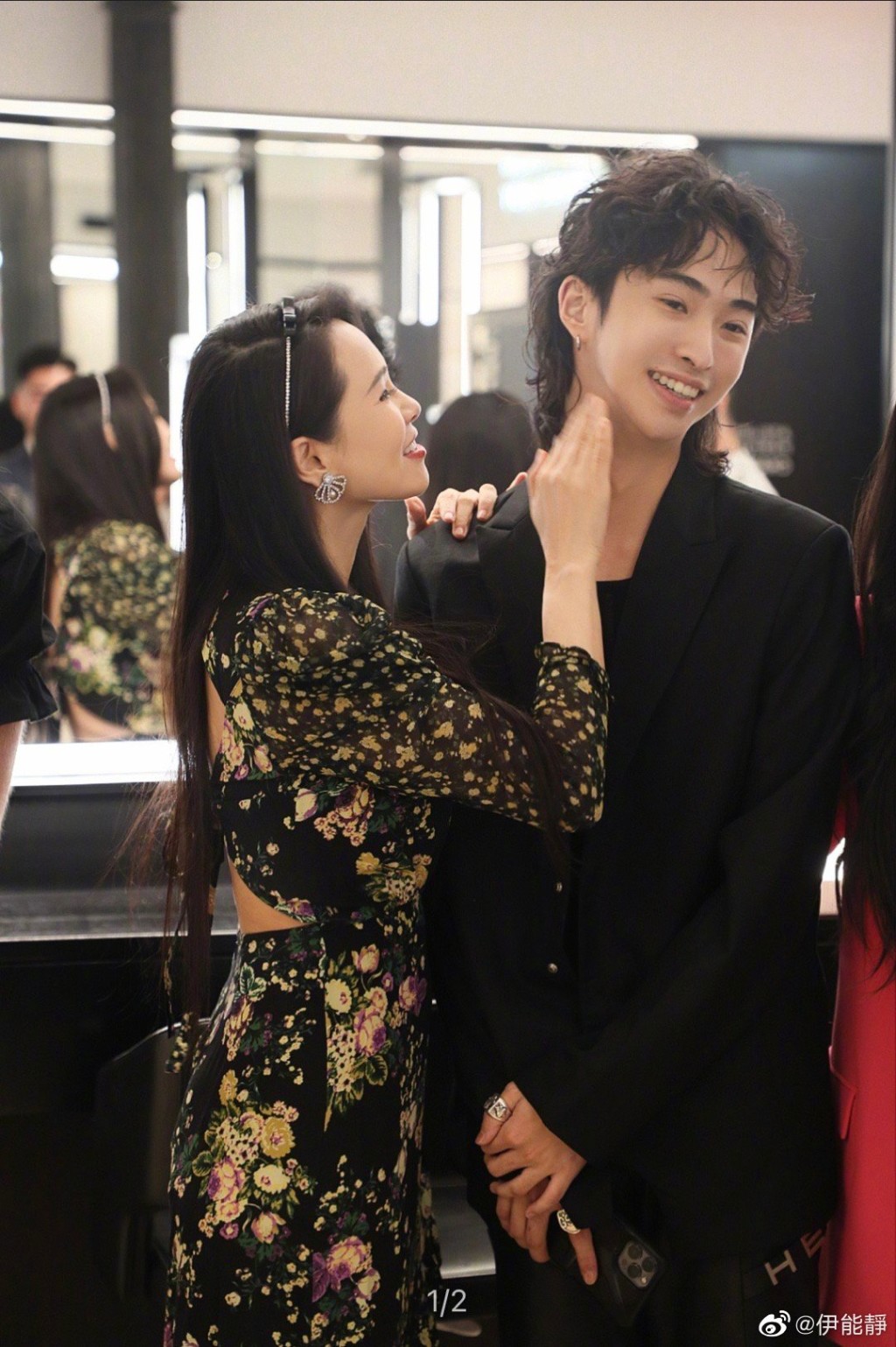 大方展示白髮！57歲伊能靜「戴上老花眼鏡」畫面美翻　「坦承不再拍戲原因」：長相太尷尬