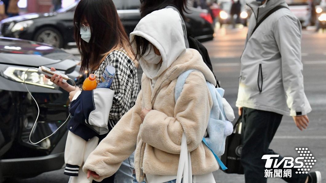大雪過後變天！醫師曝「有7症狀快求救」示警：真的會冷死人　揭奪命關鍵「這部位要加強保暖」