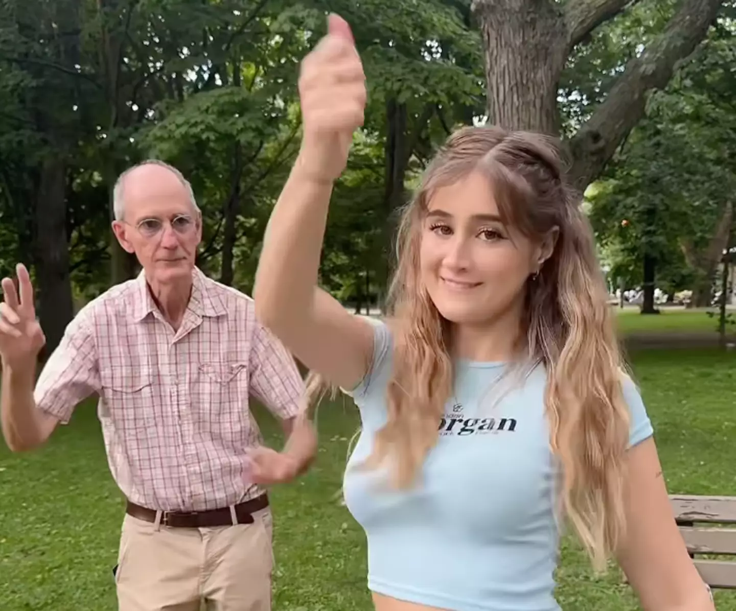 22歲網美「交往85歲男友」在病床旁熱舞　嗨喊「他把我寫進遺囑了」下一句話被罵爆