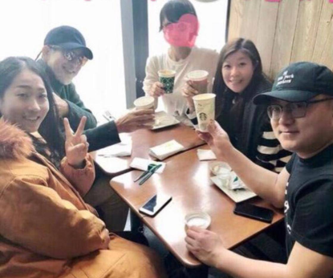 帥了一輩子！林青霞舊愛「被拍到公園陪孫女」　鬍子花白「容貌卻越老越帥」