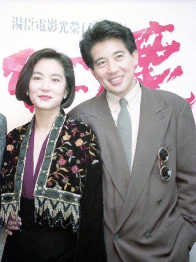 帥了一輩子！林青霞舊愛「被拍到公園陪孫女」　鬍子花白「容貌卻越老越帥」