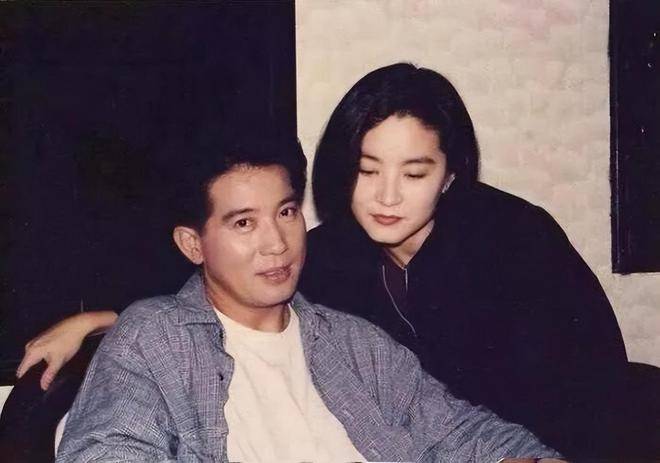 帥了一輩子！林青霞舊愛「被拍到公園陪孫女」　鬍子花白「容貌卻越老越帥」