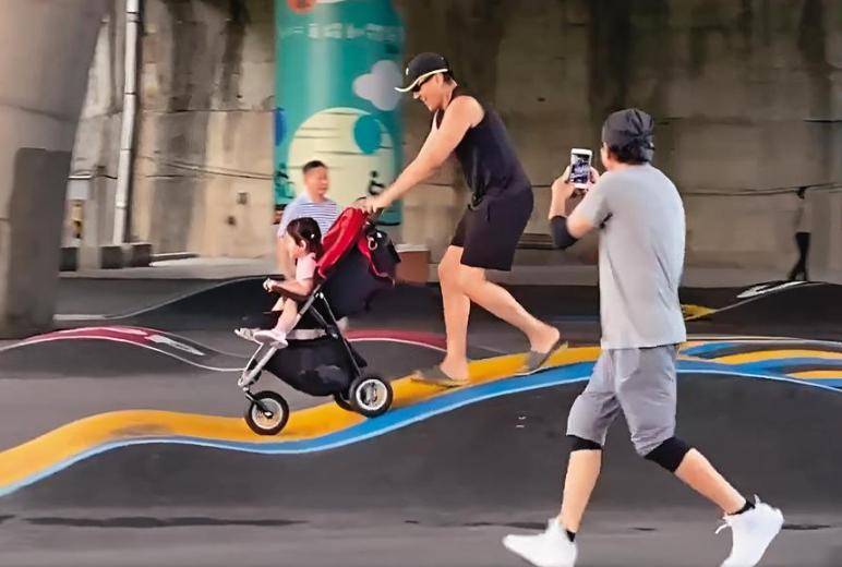 帥了一輩子！林青霞舊愛「被拍到公園陪孫女」　鬍子花白「容貌卻越老越帥」