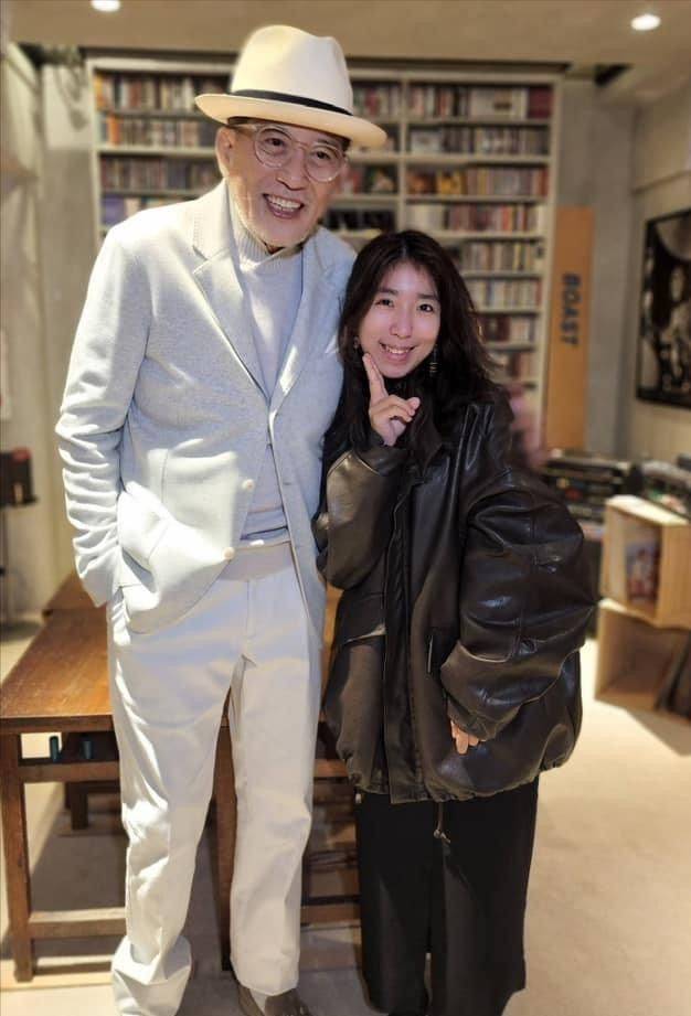 帥了一輩子！林青霞舊愛「被拍到公園陪孫女」　鬍子花白「容貌卻越老越帥」