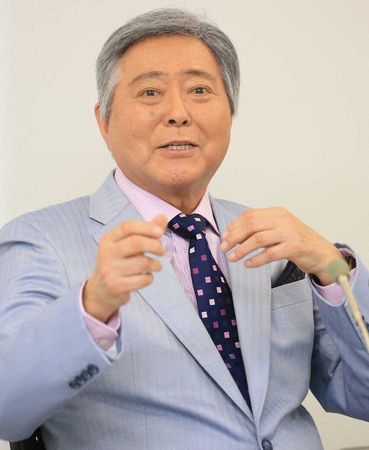 77歲傳奇主播走了！罹癌4期「仍堅守崗位」　切除膀胱後「依然回到主播台」粉絲感動落淚
