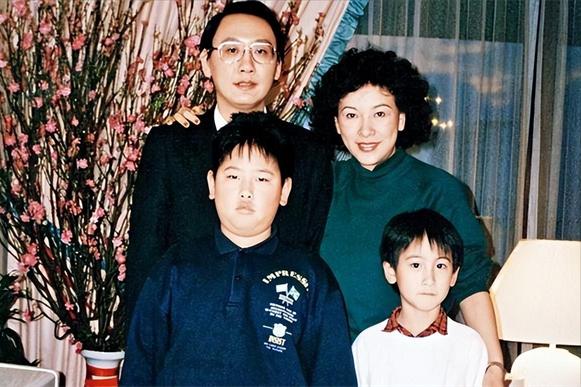 頂級富二代！父親是第一地主「母親是影后」　他21歲就身家百億「手握133套豪宅」卻節儉低調
