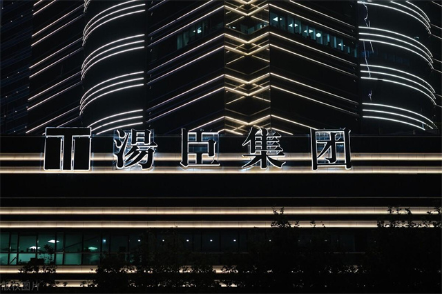 頂級富二代！父親是第一地主「母親是影后」　他21歲就身家百億「手握133套豪宅」卻節儉低調