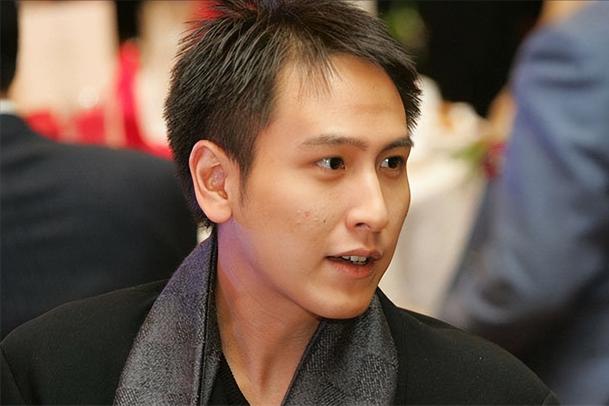 頂級富二代！父親是第一地主「母親是影后」　他21歲就身家百億「手握133套豪宅」卻節儉低調