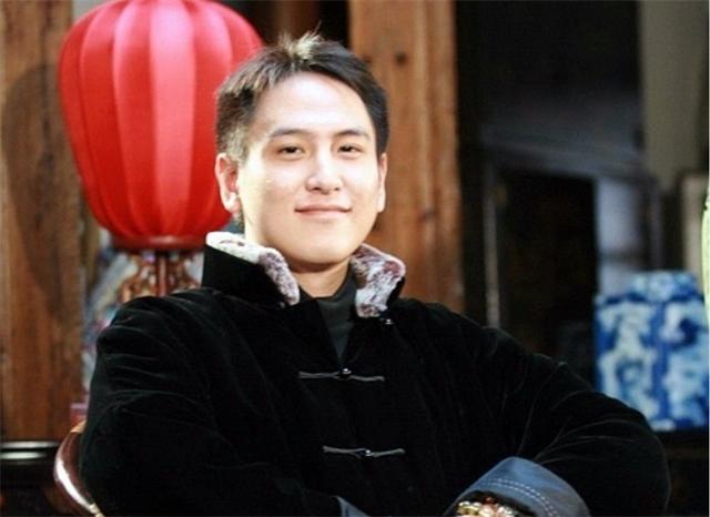 頂級富二代！父親是第一地主「母親是影后」　他21歲就身家百億「手握133套豪宅」卻節儉低調